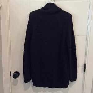 🏴 Tribal Classic Black Knit sweater size small